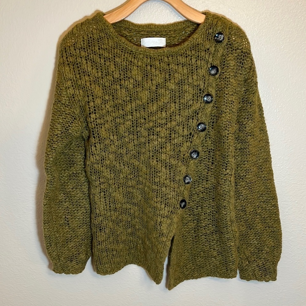 CANNISSE Green Button Sweater